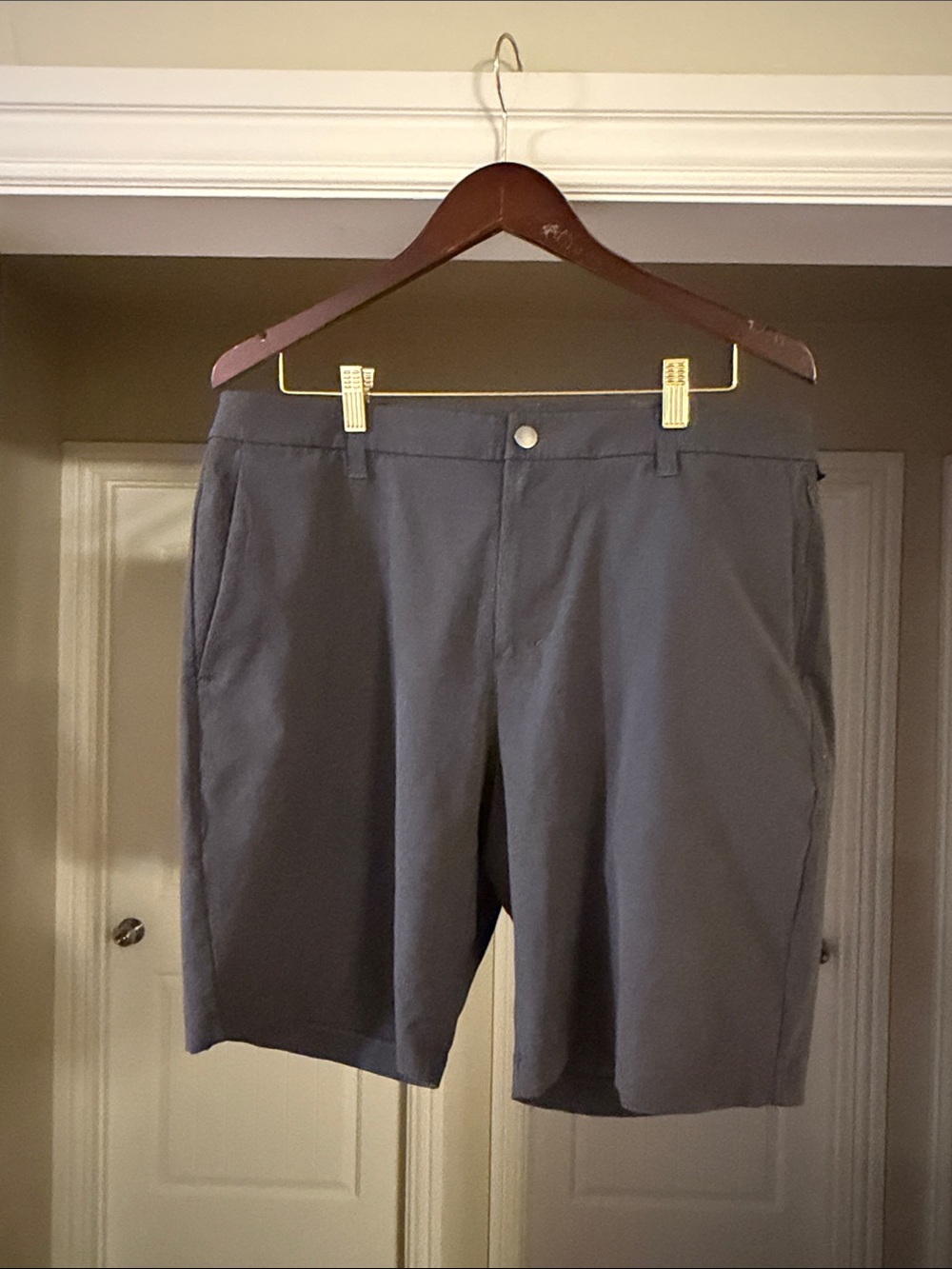 lululemon athletica Men's Slate Gray Flat-Front Performance Shorts